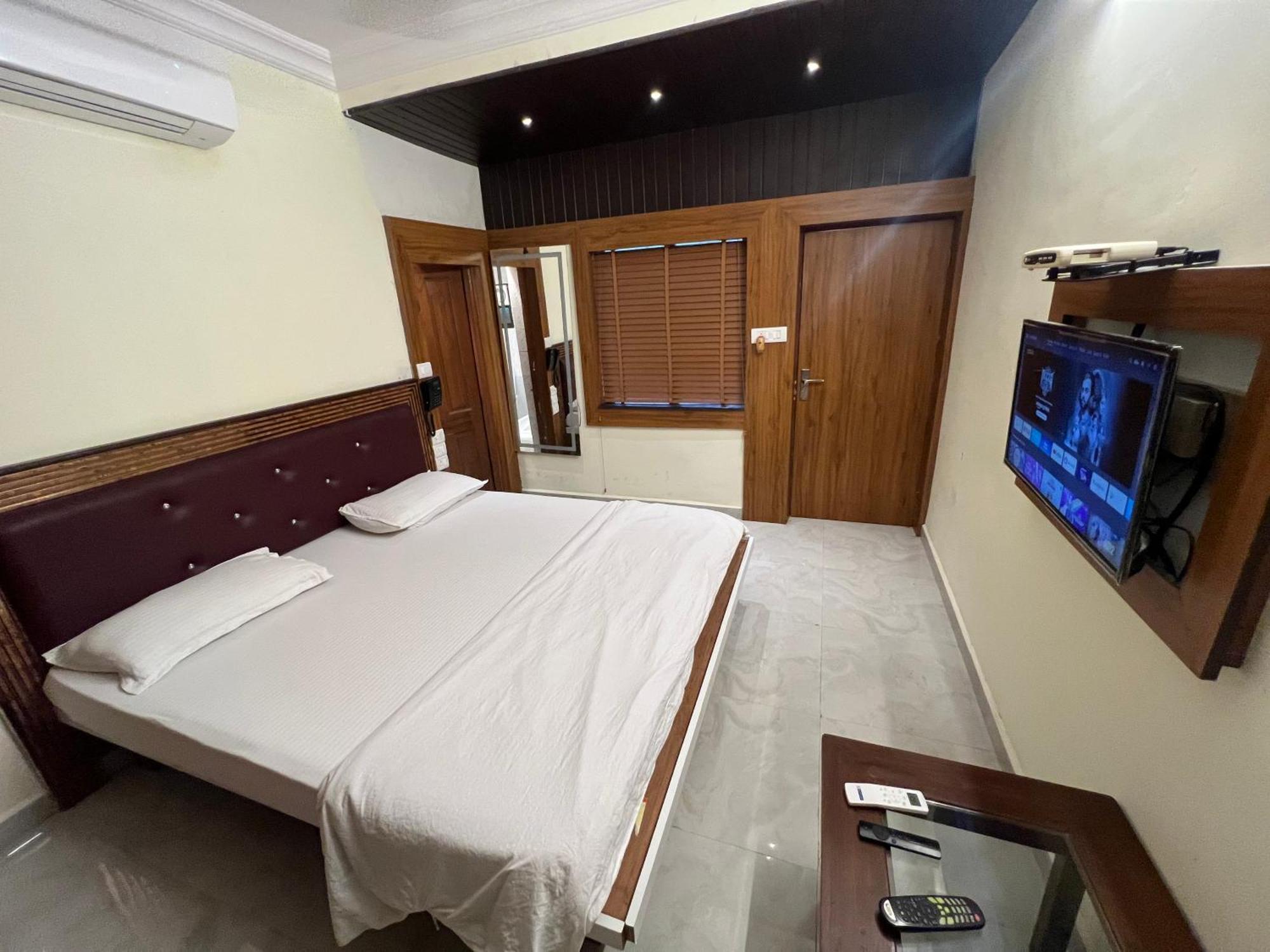 Royal Palms Luxury Service Apartment Наґпур Екстер'єр фото