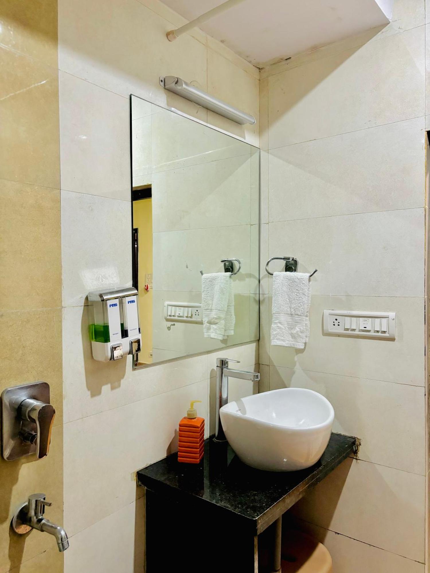 Royal Palms Luxury Service Apartment Наґпур Номер фото