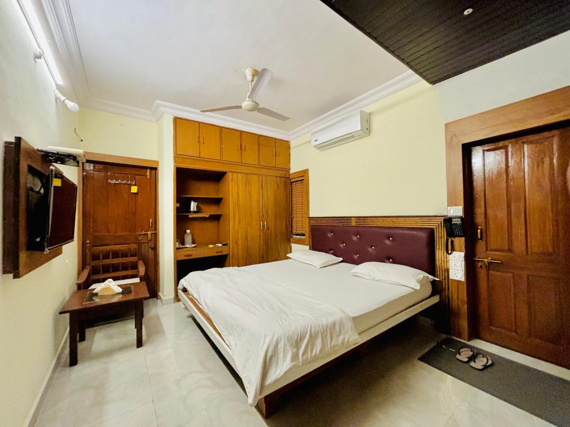 Royal Palms Luxury Service Apartment Наґпур Номер фото