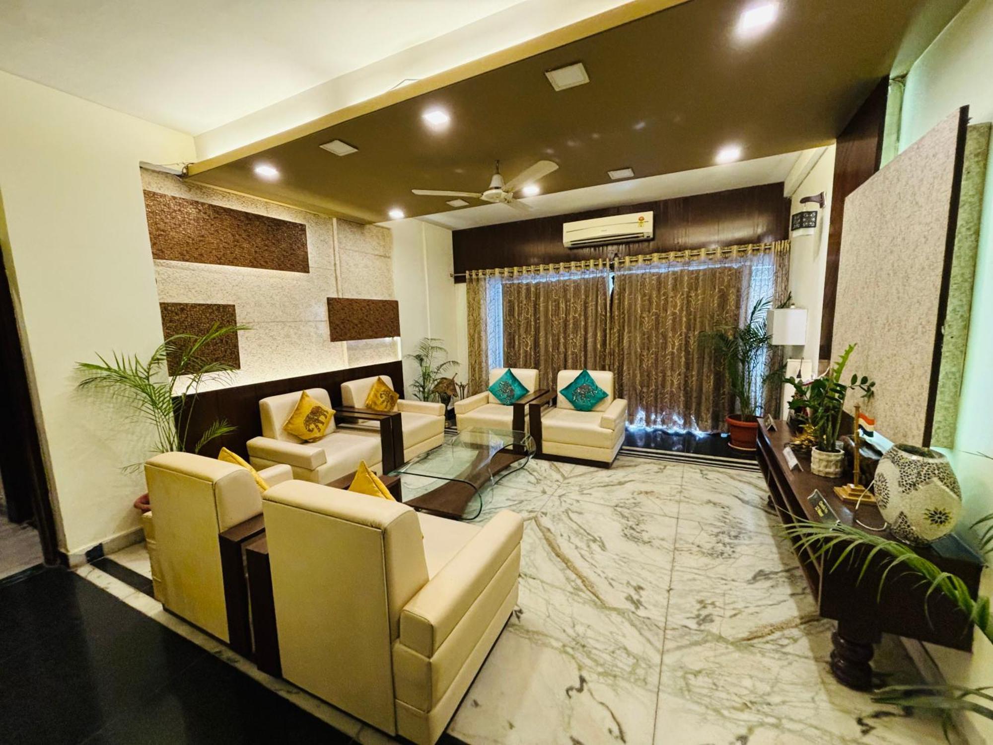 Royal Palms Luxury Service Apartment Наґпур Екстер'єр фото
